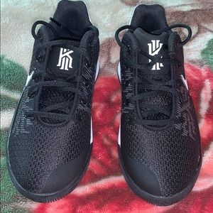 kyrie flytrap 2’s (Gs)